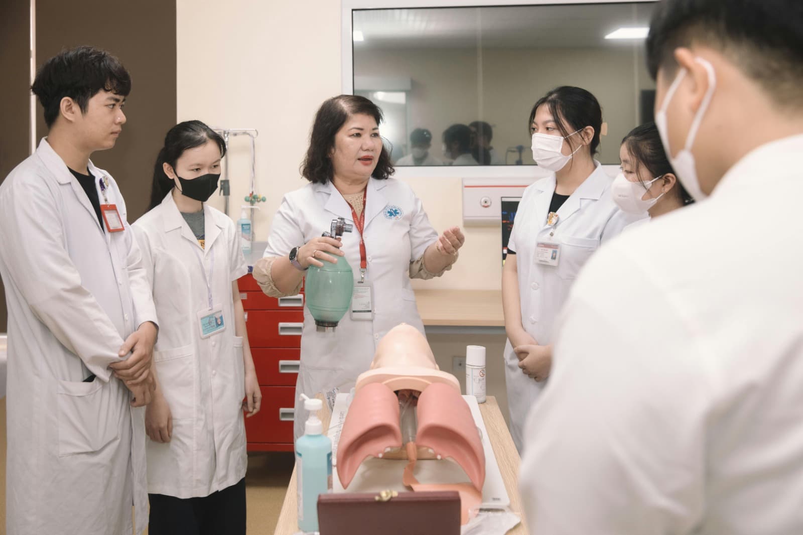 Healthcare Volunteering That Teaches Compassion Without Extra Time